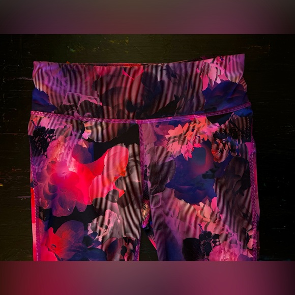 3/4 length Workout Leggings - Xersion Brand - Floral Print - Size S - Picture 2 of 10